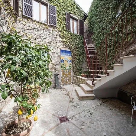 Domus Fontis Pescaia ゲストハウス