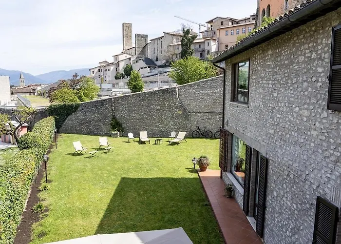 Domus Fontis Pescaia 招待所 4*